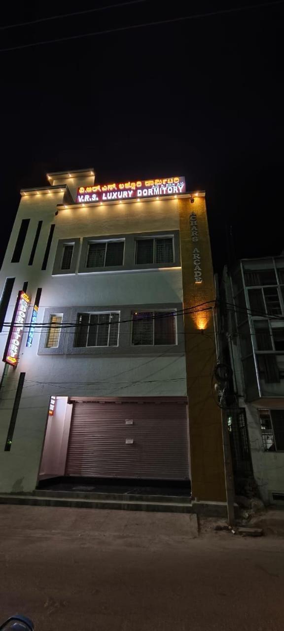 V R S Luxury Ac Dormitory مَسّور المظهر الخارجي الصورة