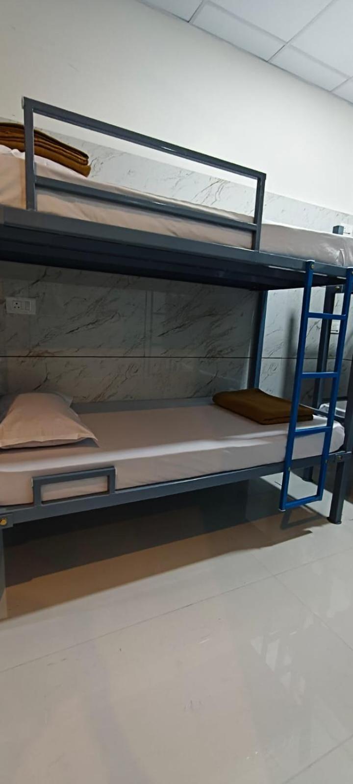 V R S Luxury Ac Dormitory مَسّور المظهر الخارجي الصورة