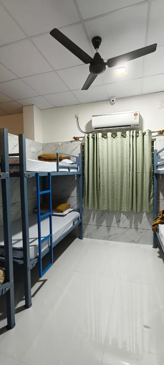 V R S Luxury Ac Dormitory مَسّور المظهر الخارجي الصورة