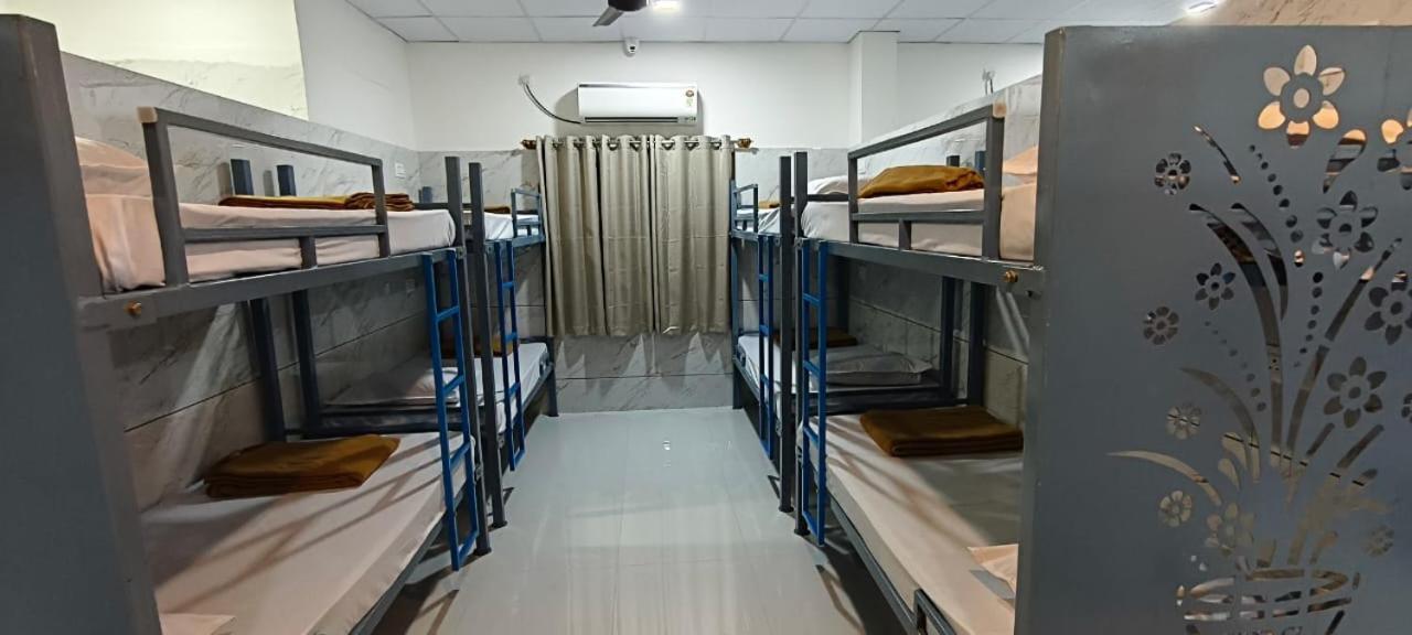 V R S Luxury Ac Dormitory مَسّور المظهر الخارجي الصورة