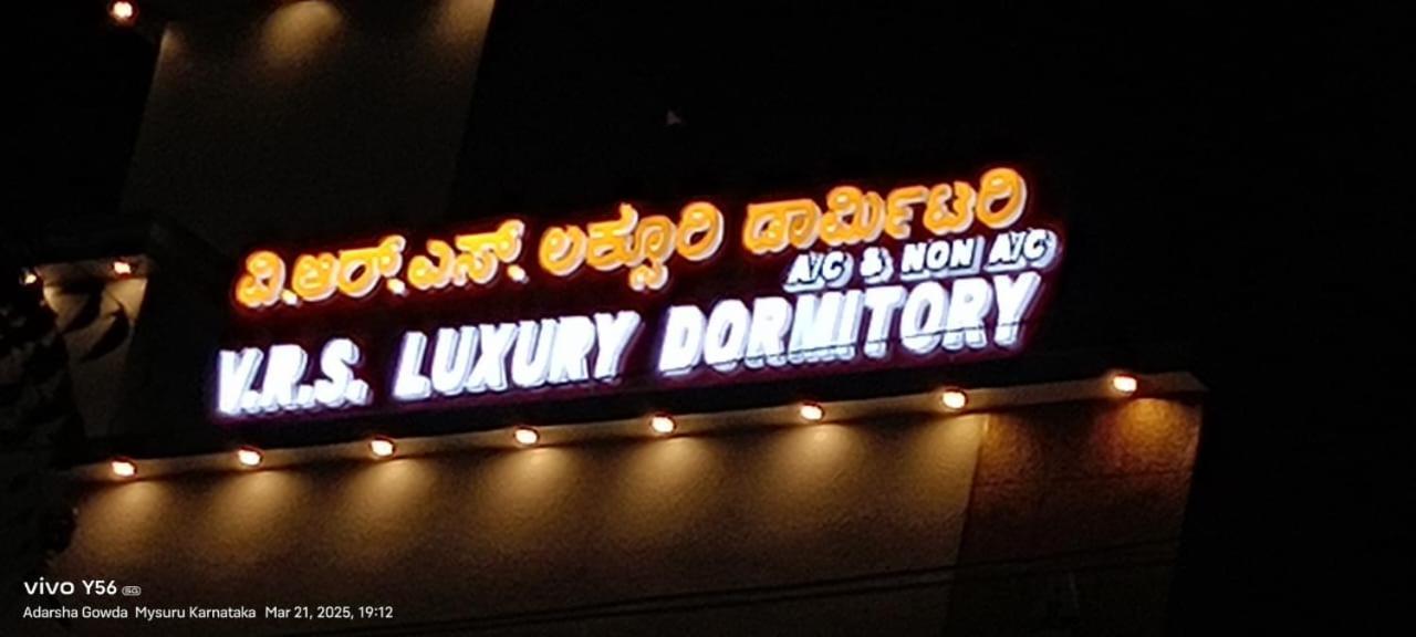 V R S Luxury Ac Dormitory مَسّور المظهر الخارجي الصورة